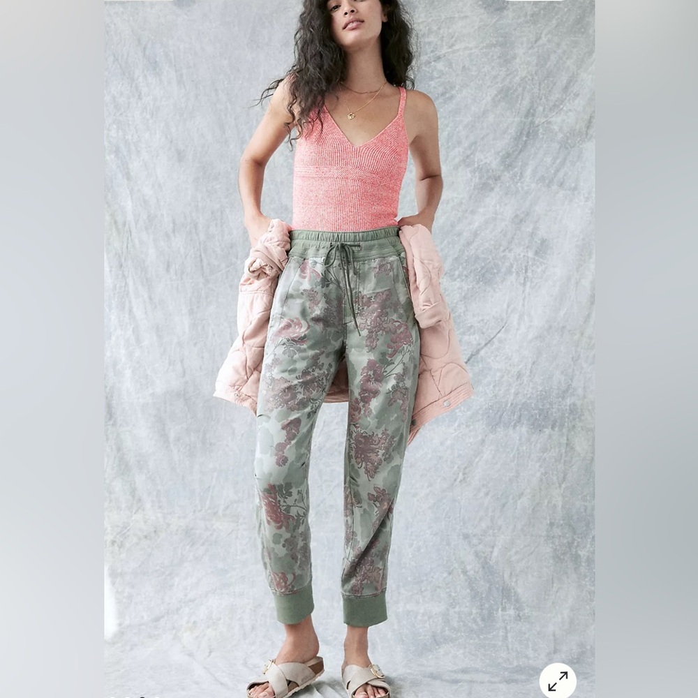 Anthropologie Nomad Joggers Women’s Camo Floral Print Cuffed Pants size:…